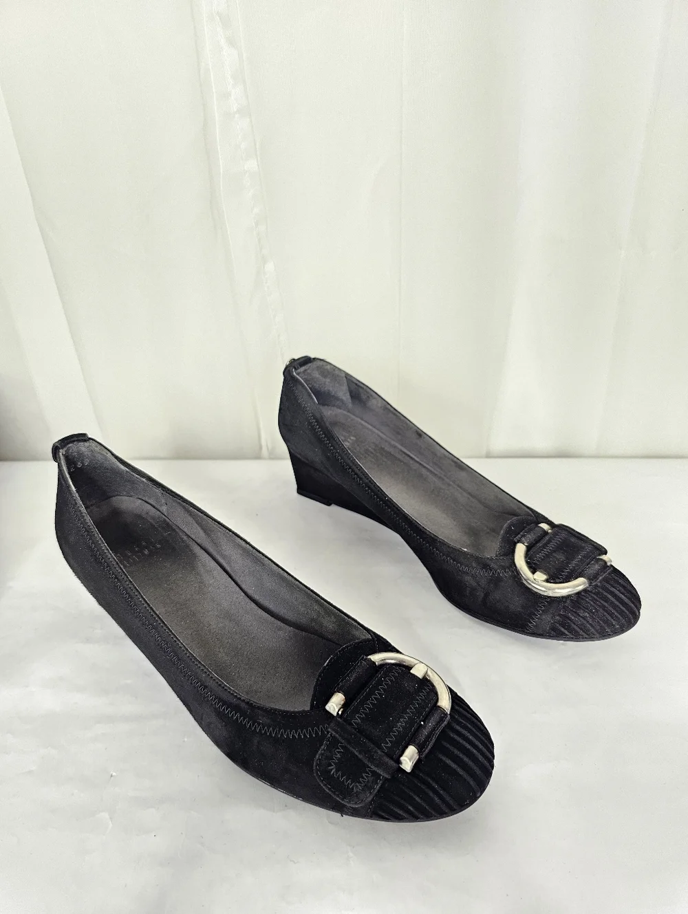 Stuart Weitzman Bucksome Black Suede Wedge Pump Gold Buckle 8.5 - Picture 1 of 9